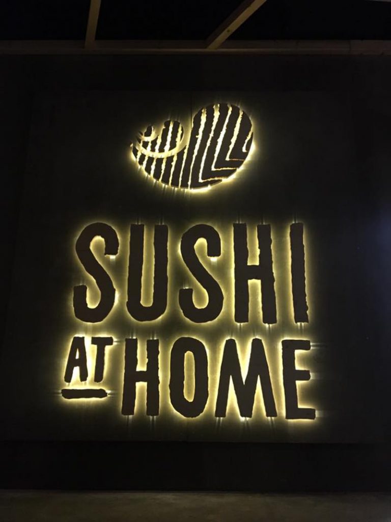  - Luminosos – Sushi at Home